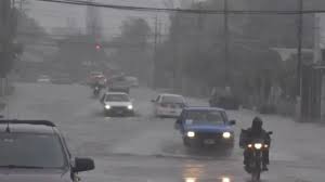 Frente frío provoca descenso de temperaturas y lluvias moderadas en el centro del país